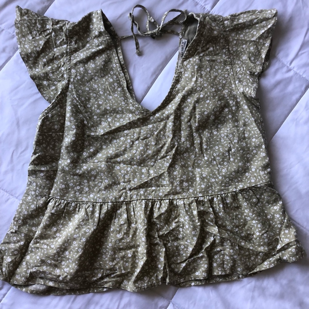 Abercrombie Floral Shirt Size XS Og Price $49 Selling $35 Never Been Worn w/Tags